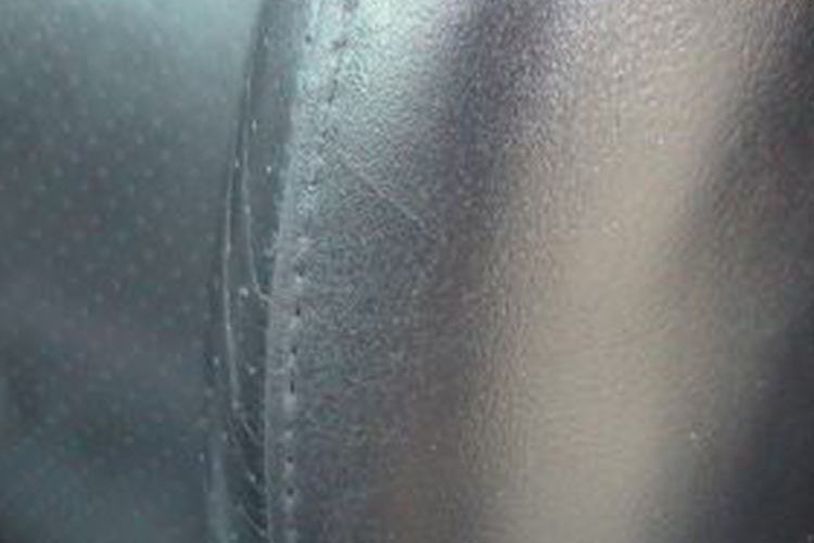 Lederaufbereitung 6 Autoinstandsetzung Lederreparatur 3 nachher