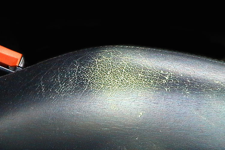 Fahrzeugaufbereitung 11 Autoinstandsetzung Lederreparatur 4 vorher