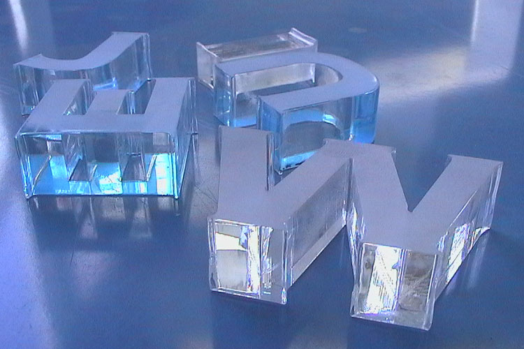 Plexiglaslackierung